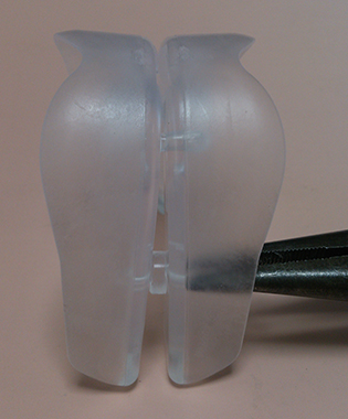 抗菌性手づくりマウスピース製作手順：組立奥歯部品つぶし